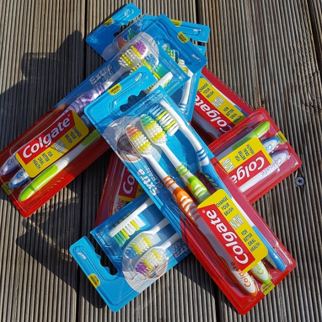 COLGATE 3x zobna krtačka Extra Clean