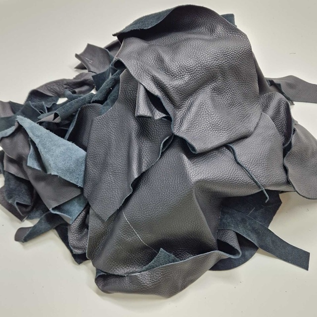 Ostanki naravnega usnja ČRNI ODTENKI izbirna teža