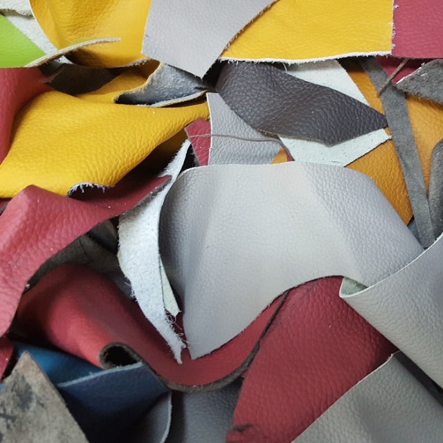 Ostanki naravnega usnja VEČBARVNI ODTENKI izbirna teža