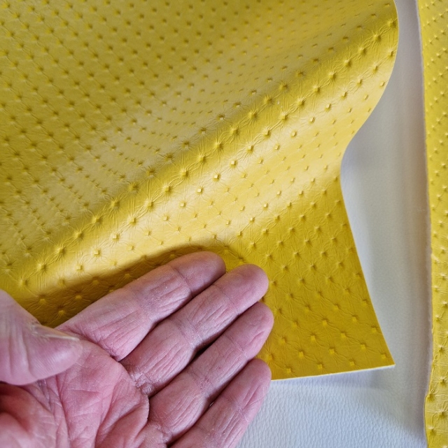 Umetno usnje, kos 107x62cm, rumena