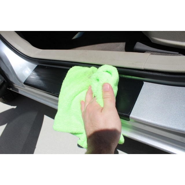 Sredstvo Kenotek obnovi in očisti plastiko / usnje, 1000ml