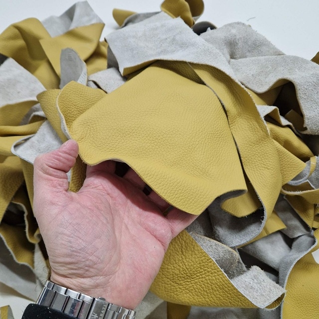 Ostanki naravnega usnja OKER ODTENKI izbirna teža