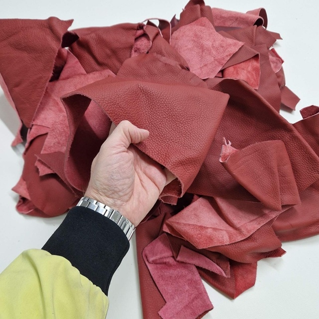 Ostanki naravnega usnja RDEČA paket 1 kg