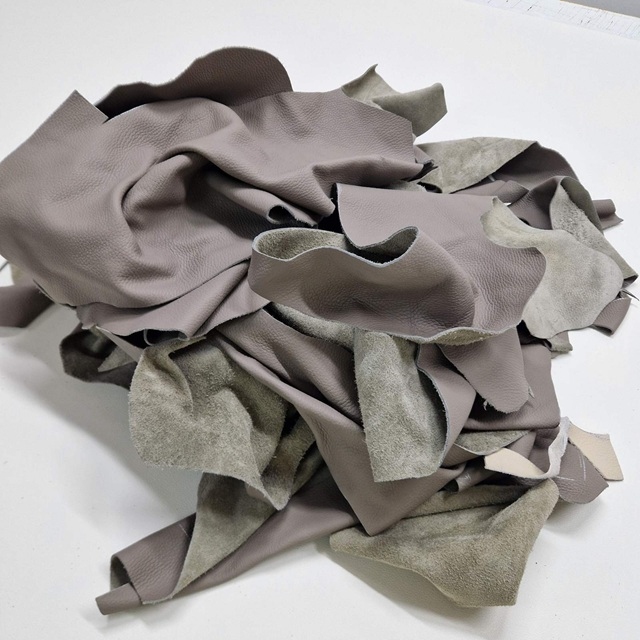 Ostanki naravnega usnja SIVO-RJAVA paket 1 kg