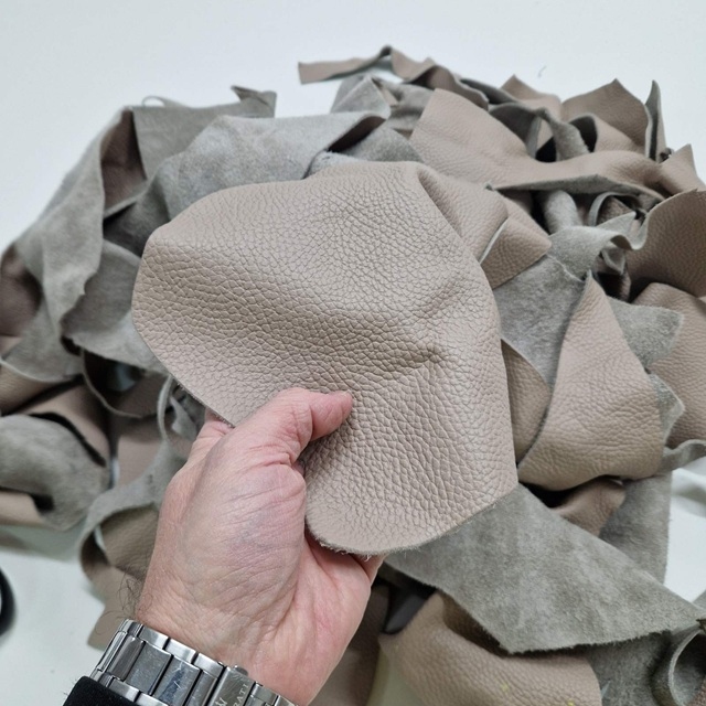 Ostanki naravnega usnja SVETLO RJAVA paket 1 kg