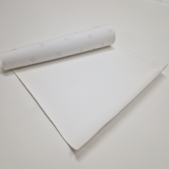 Umetno usnje, kos 78x44cm, bela