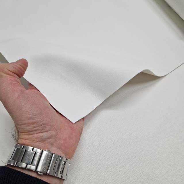 Umetno usnje, kos 78x44cm, bela