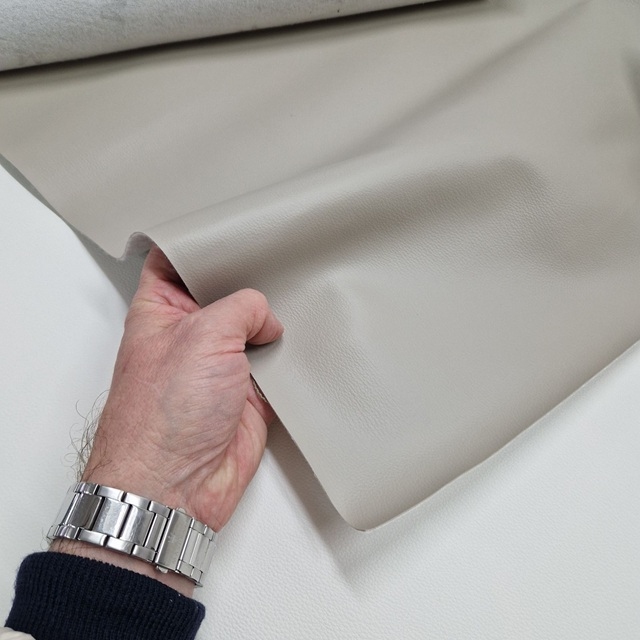 Umetno usnje, kos 68x52cm, bež