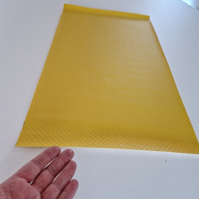 Umetno usnje, kos 107x62cm, rumena