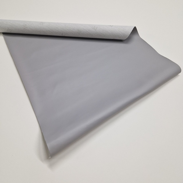 Umetno usnje, kos 78x44cm, siva