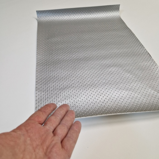 Umetno usnje, kos 68x58cm, srebrna